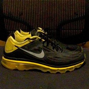 NIKE RUNNING SHOES